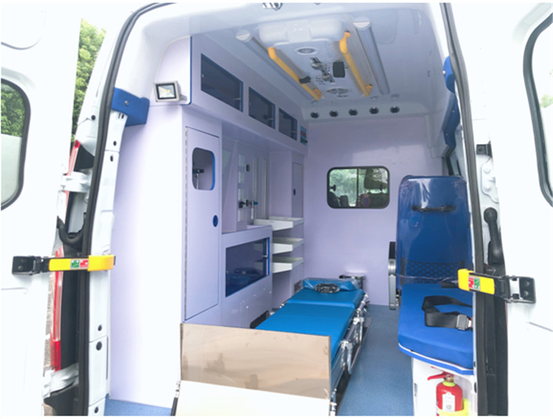 福特V362汽油中軸中頂監(jiān)護型救護車內飾圖片 (2).jpg